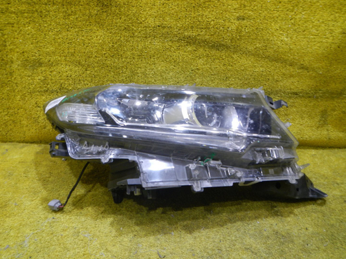 Битая Фара правая Toyota Land Cruiser Prado 150 (2017-н.в.) LED