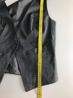 Жилетка в классическом дизайне, маркировка 42, визуально на 50 размер