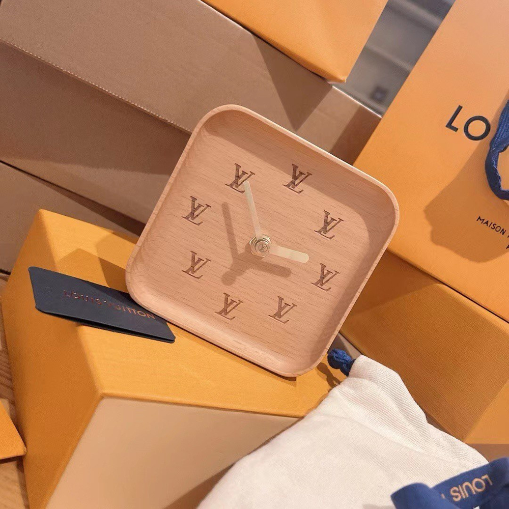 Часы Louis Vuitton