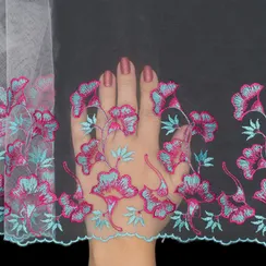 Вышивка на сетке ментол/фуксия 21 см (левая)