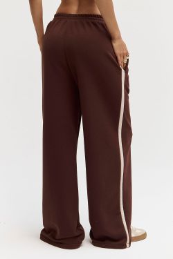 Широкие джоггеры без начеса с лампасом шоколадного цвета