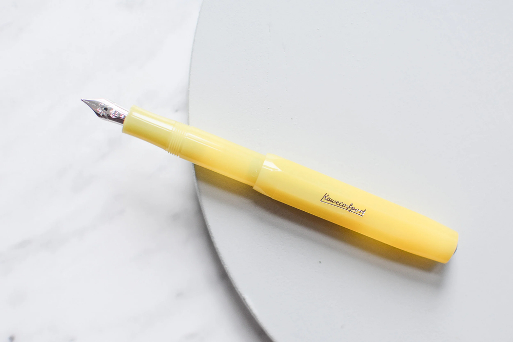 Перьевая ручка Kaweco FROSTED Sport Sweet Banana (10001834) F 0.7 мм, банановый корпус