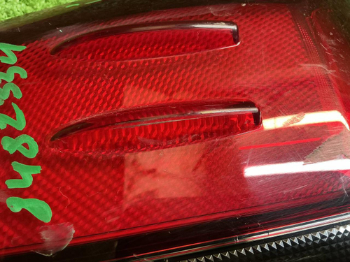 Фонарь левый внешний Toyota Land Cruiser 300 21-нв