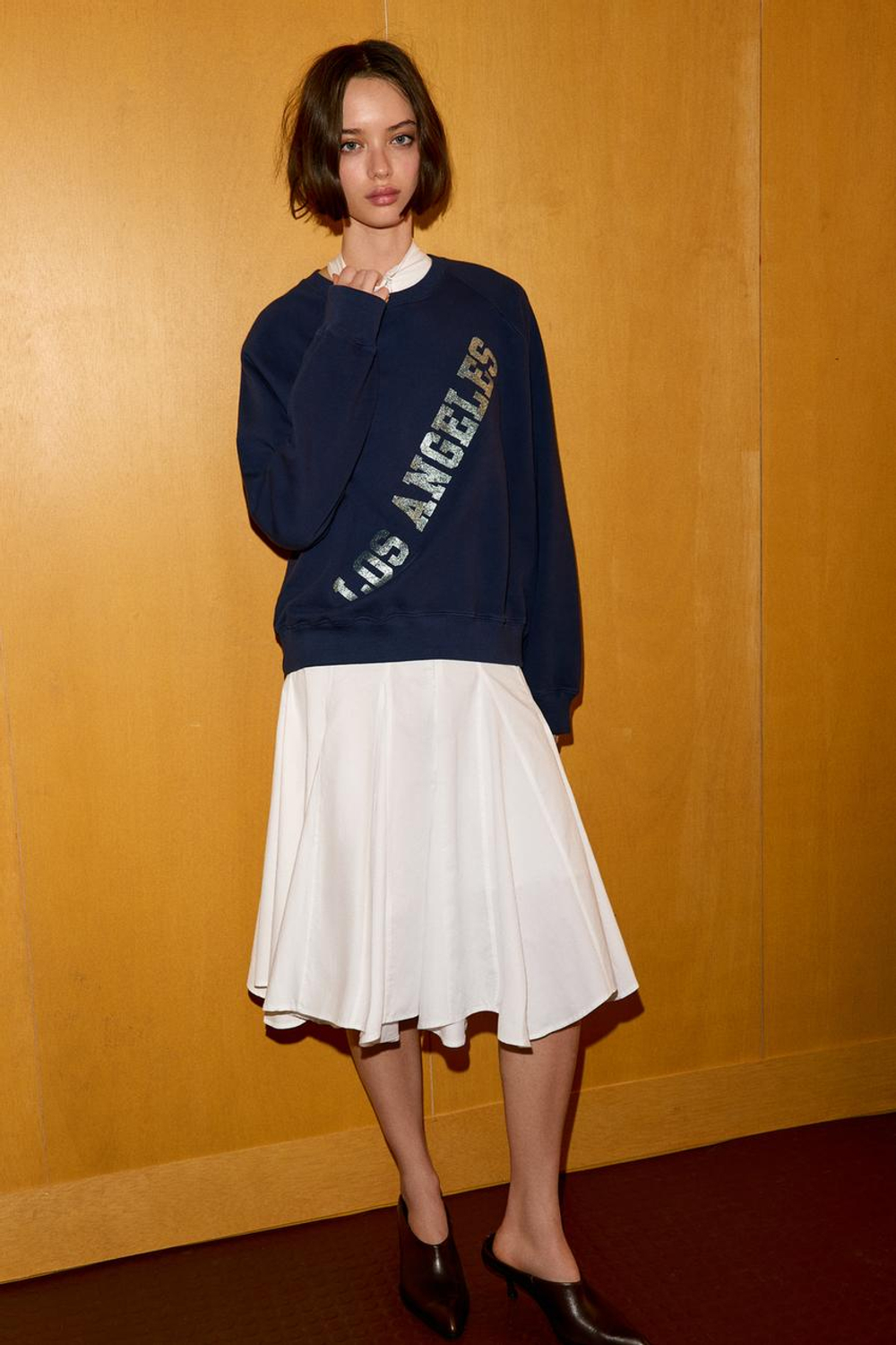 ZARA ТОЛСТОВКА С ТЕКСТОМ ИЗ ФОЛЬГИ, МОРСКОЙ СИНИЙ