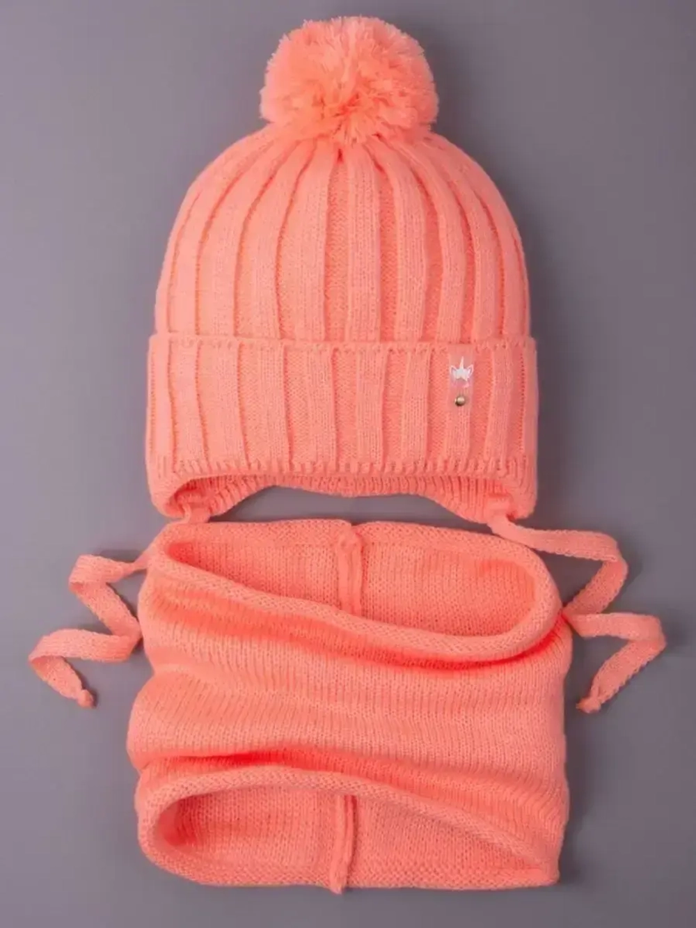 Шапка для девочки со снудом на осень