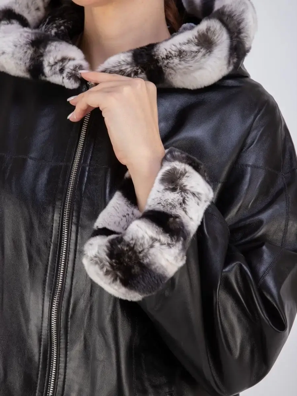 Куртка из натуральной кожи с капюшоном двустороннее