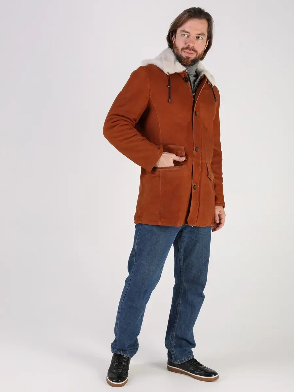 Дубленка зимняя натуральная с капюшоном