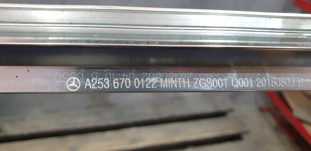 Накладка стекла заднего левого Mercedes GLC (X253) 15-нв Б/У Оригинал A2536700122