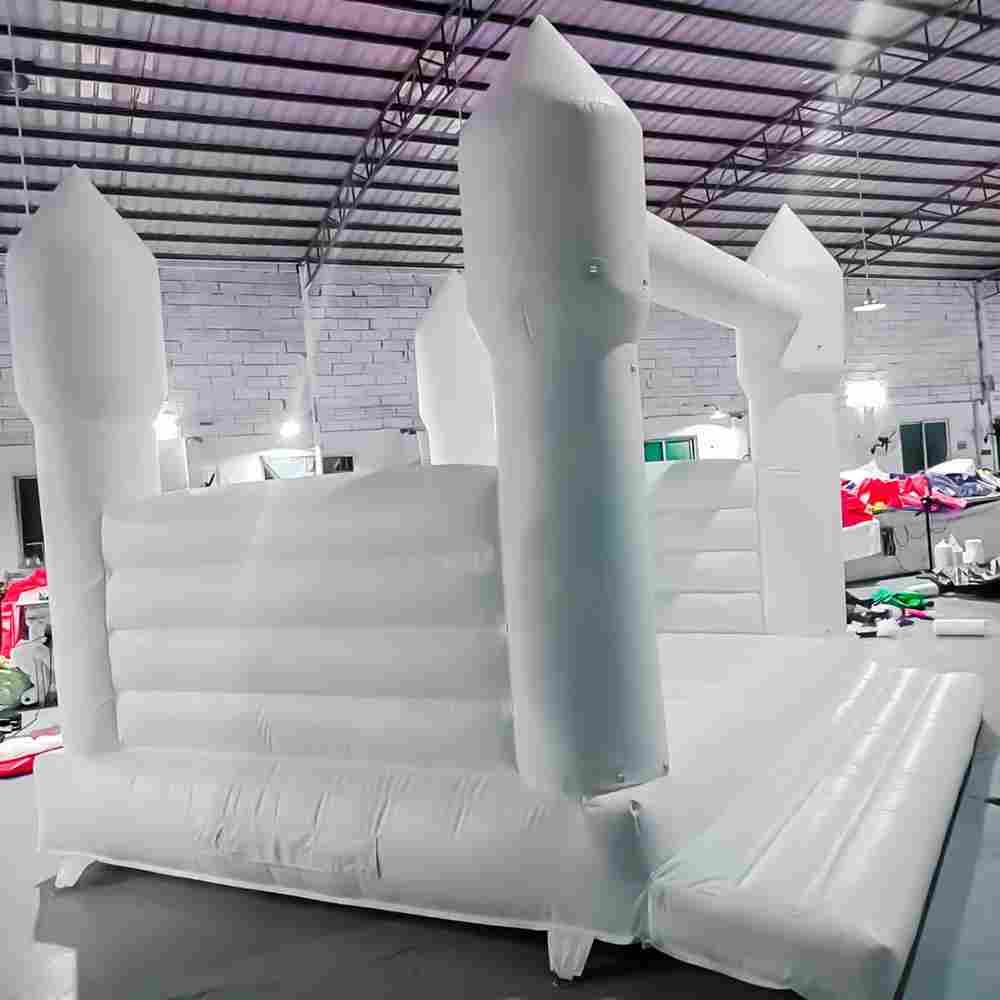 Белоснежный надувной батут - фотозона и реквизит для свадебных торжеств и праздников, 4*4*2,75 м