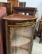 Угловая старинная витрина