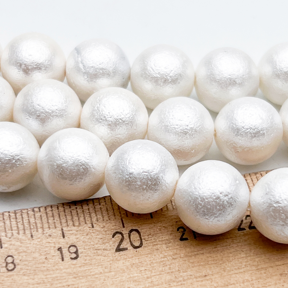 "Майорка" с эффектом фольга, цвет белый, диаметр 12 мм, цена за 8 шт (1/4 нити)