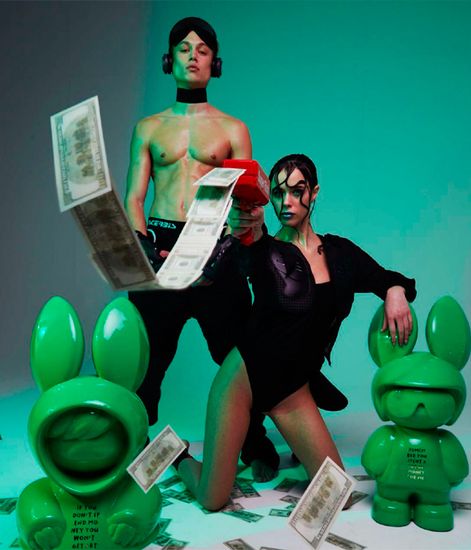 iMALE, ароматизированная скульптура NFT-NOT FAKE ART хромированное золото 75 см, Mr&Mrs Fragrance