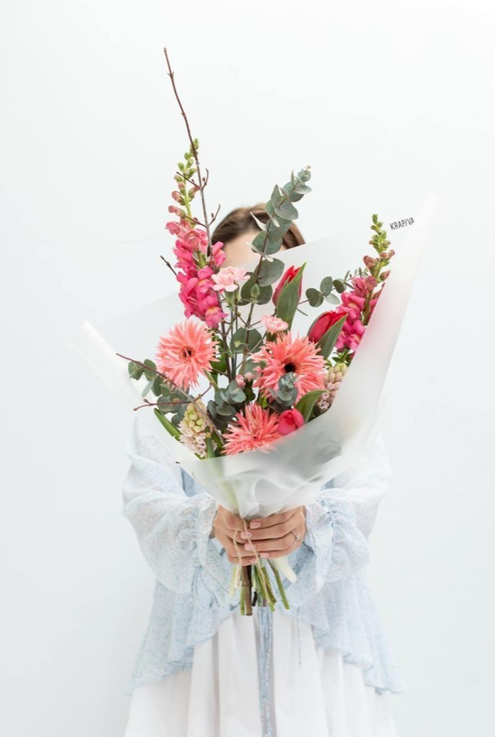 Букет с розовыми цветами ко Дню матери