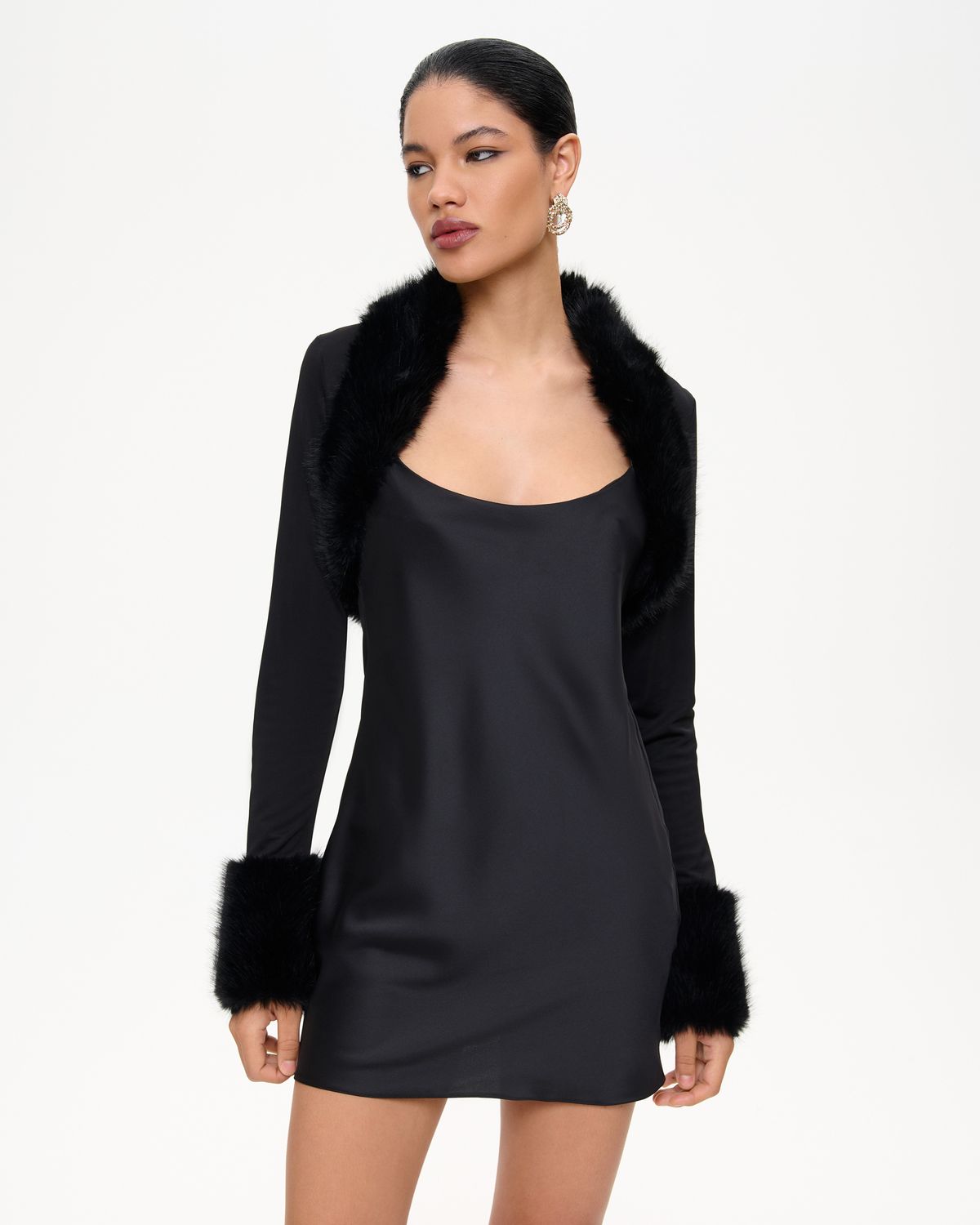 Болеро из трикотажной ткани с мехом