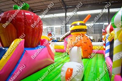 Коммерческий надувной батут "Десертный дом", 12*6*4,5 м.