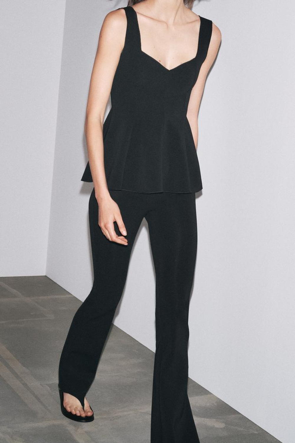 ZARA БРЮКИ FLARED ИЗ ЭЛАСТИЧНОЙ ТКАНИ, ЧЕРНЫЙ