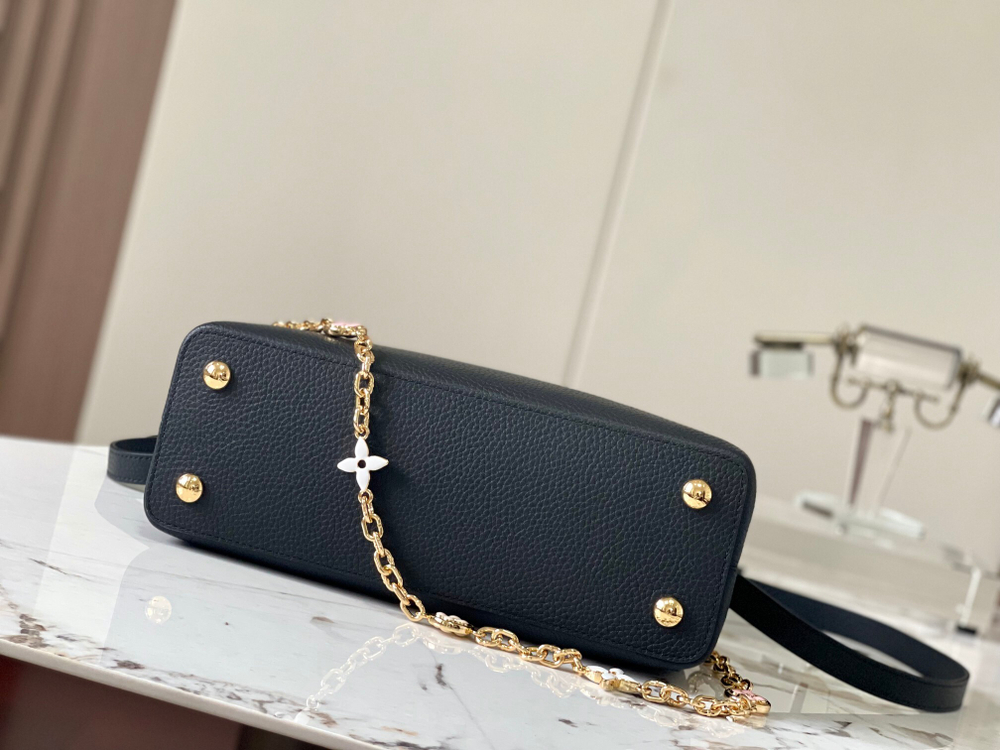 Louis Vuitton Capucines MM