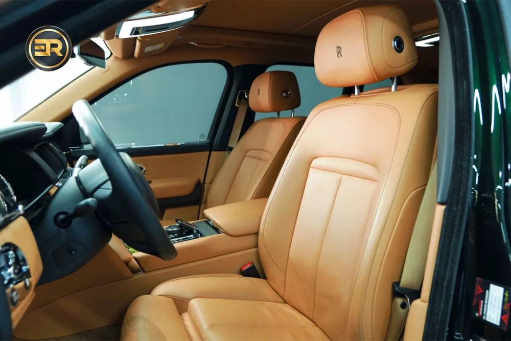 Rolls Royce Cullinan Dark Green