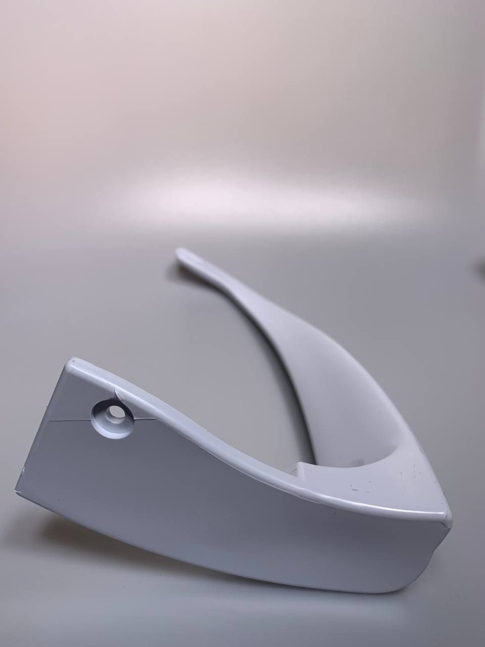 Ручка для холодильника Indesit нижняя зам. C0085715 23 см, белая