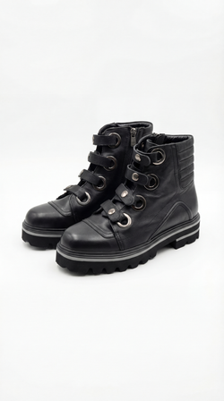 Ботинки с заклепками