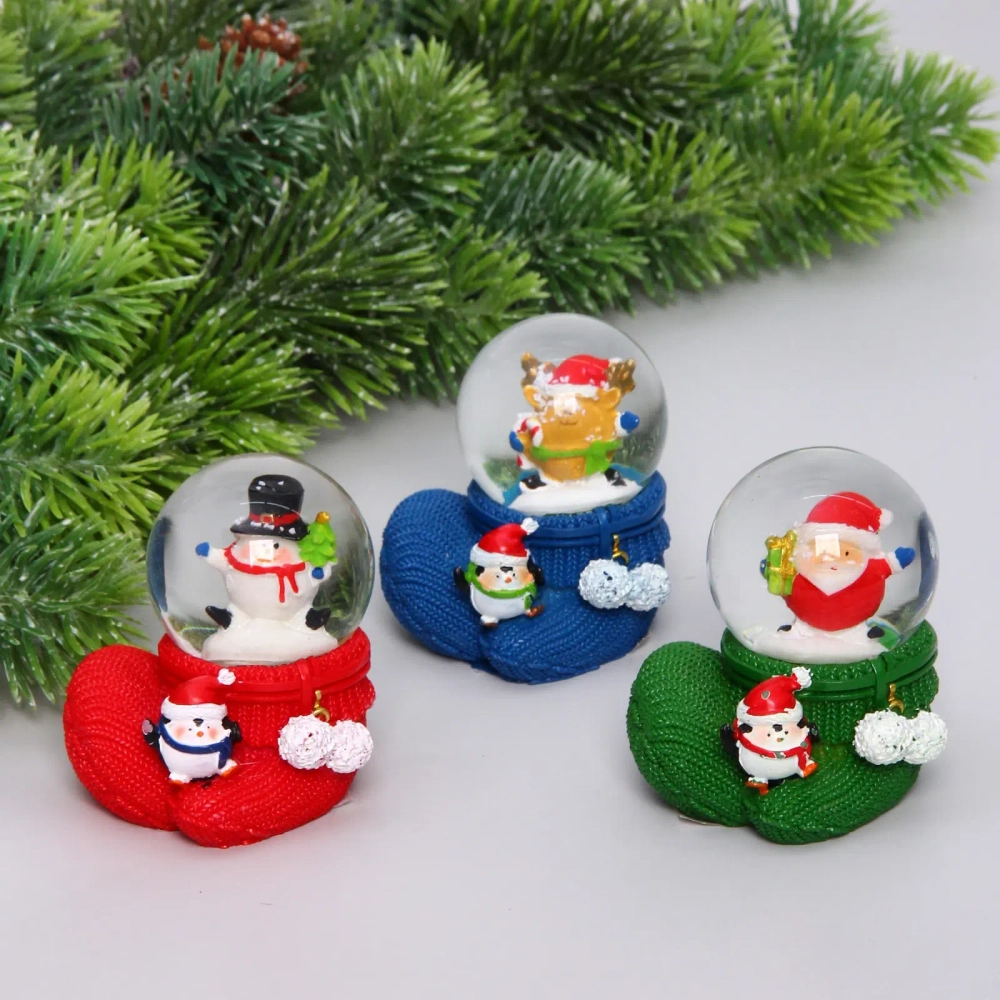 Сувенир новогодний «Снежный шар - Зимний друг» d-4,5 см (подст.6*7,5 см), микс