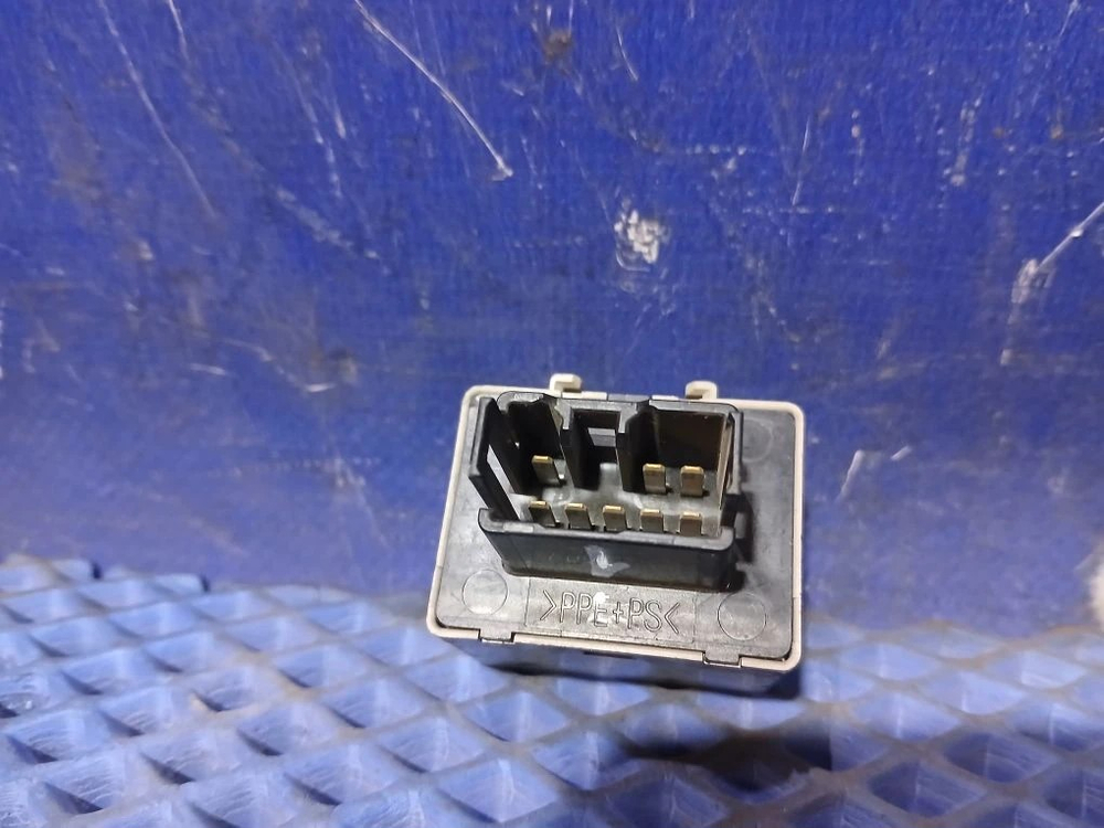 Реле поворотов TOYOTA LITEACE 1999