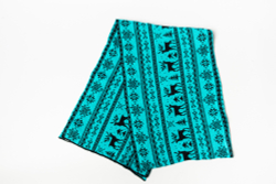 Вязаный шарф черно-бирюзовый с карельскими узорами