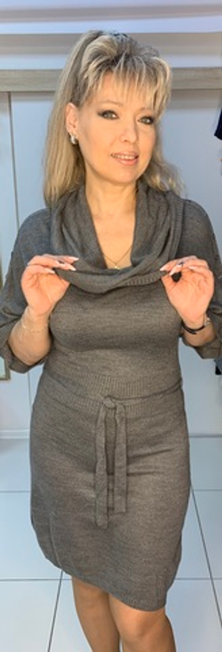 Трикотажное платье-туника с хомутом