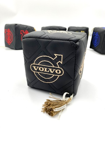 Кубик VOLVO (экокожа, черный с бежевой вышивкой)