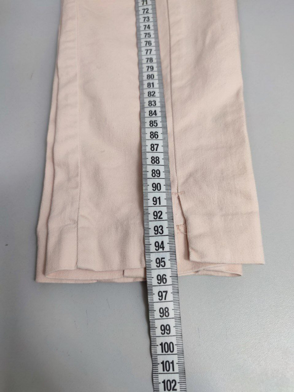 Джинсы H&M нежного оттенка 42 размер