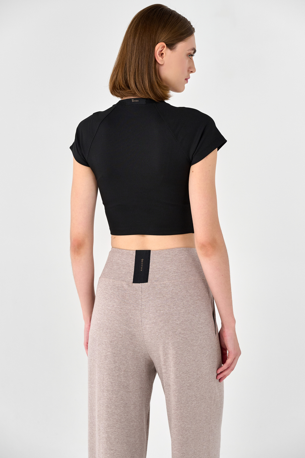 Кроп-топ спортивный с чашками