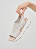 Босоножки на танкетке Caprice