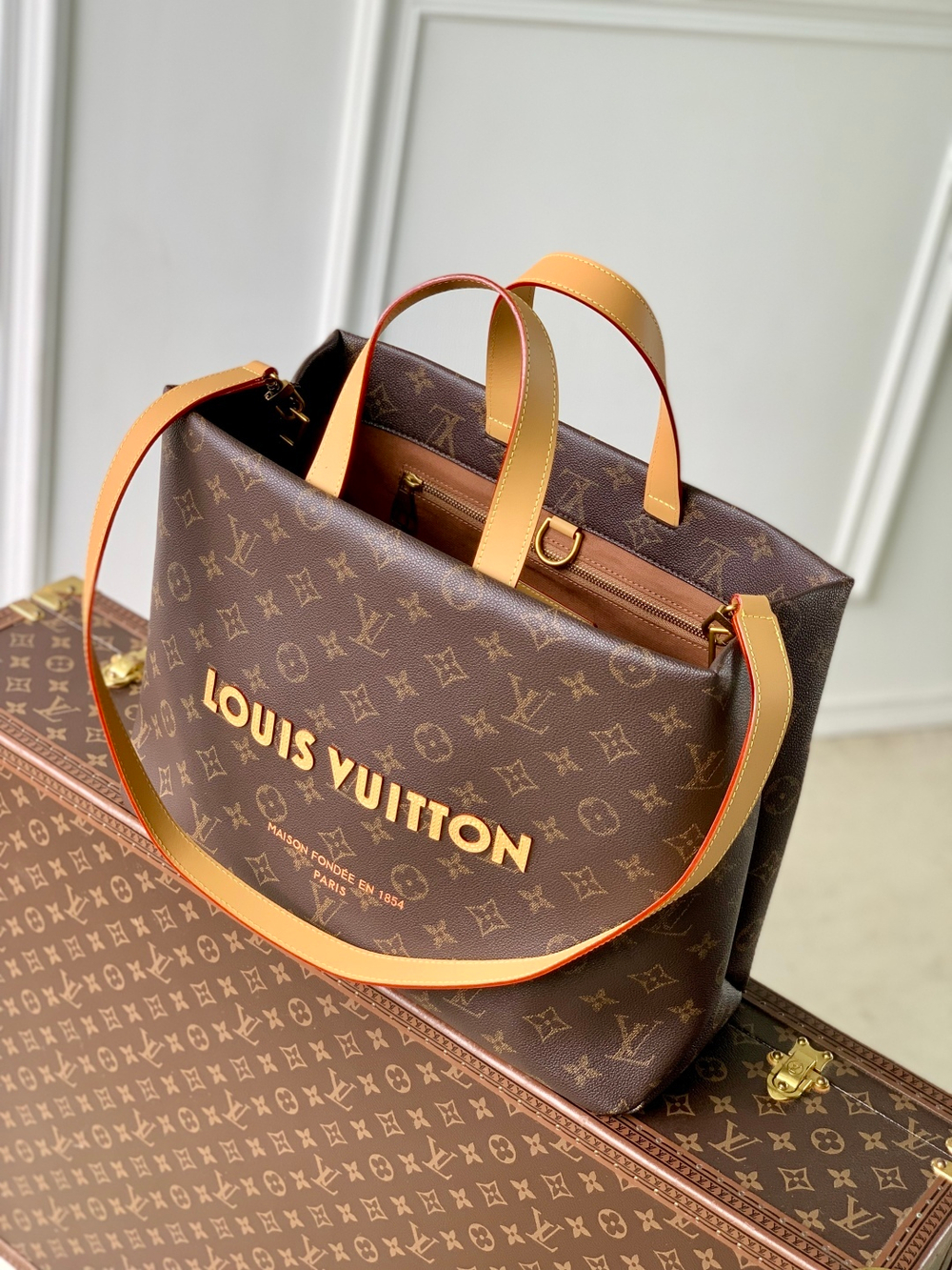Louis Vuitton Shopper Tote MM