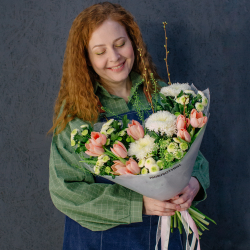 133. Свежий весенний букет с тюльпанами