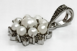 Ювелирная подвеска из серебра с пиритами и жемчугом Эстерелла