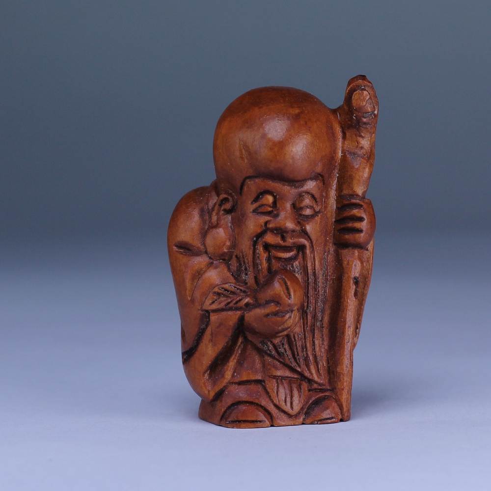 Нэцкэ Шоусин с персиком и посохом