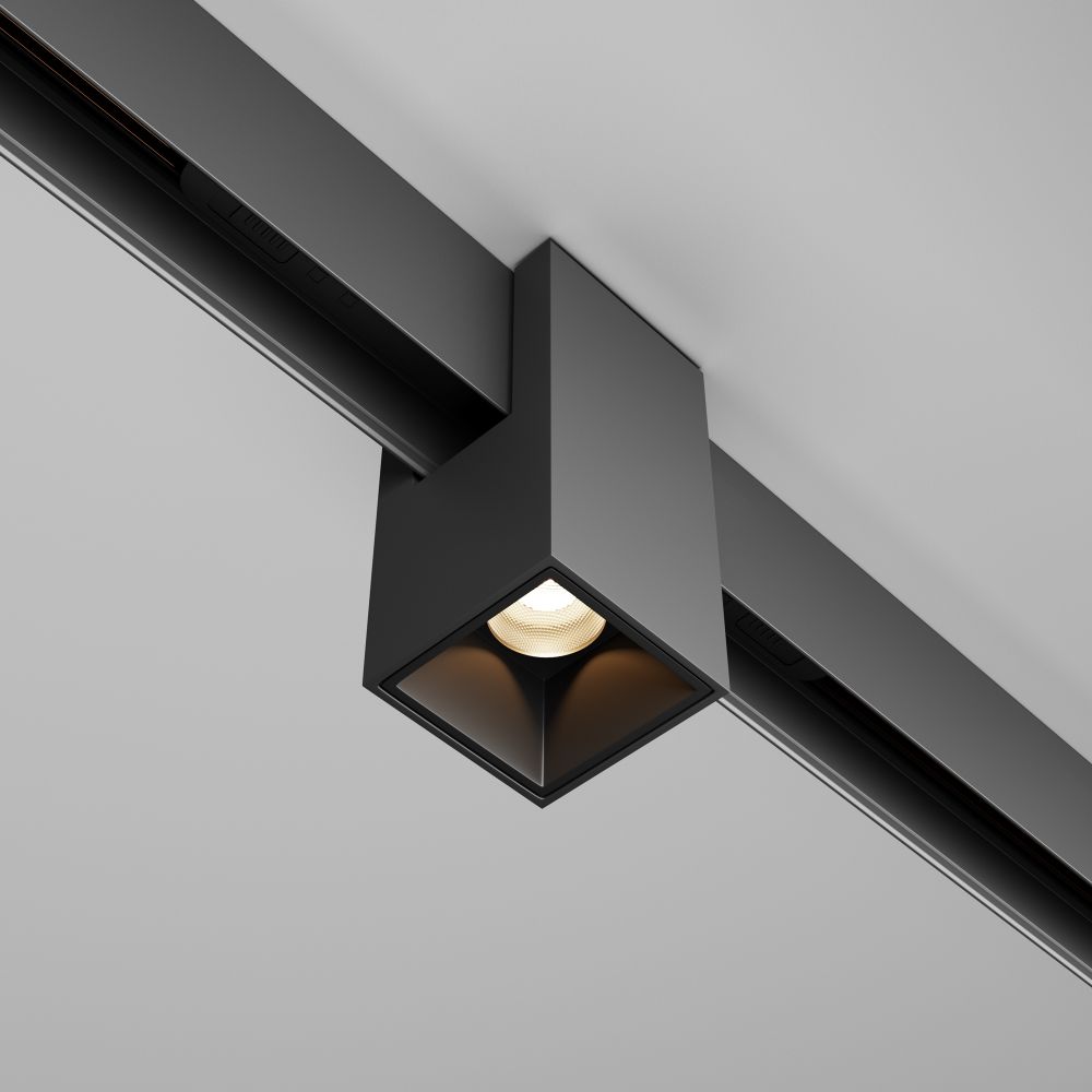 Трековый однофазный магнитный светодиодный светильник Maytoni Exility Alfa TR121-2-7W3K-B