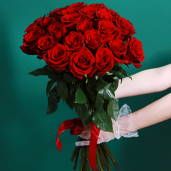 букет из 25 алых роз купить онлайн
