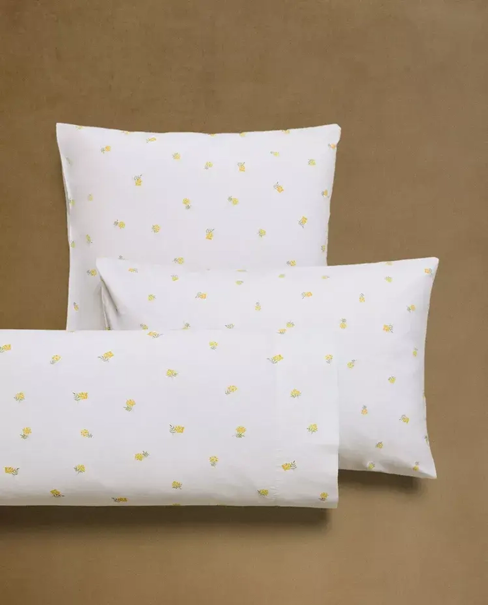ZARA HOME НАВОЛОЧКА ИЗ ХЛОПКА С ПРИНТОМ «МИМОЗА», ЖЕЛТОВАТО-БЕЛЫЙ