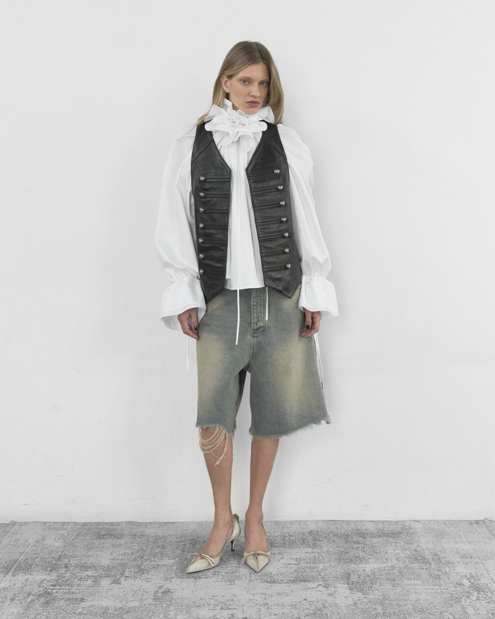 Жилет  из кожи Гусар