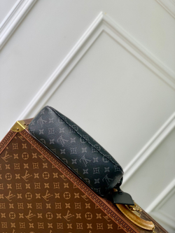 Louis Vuitton Pochette Accessoire XL