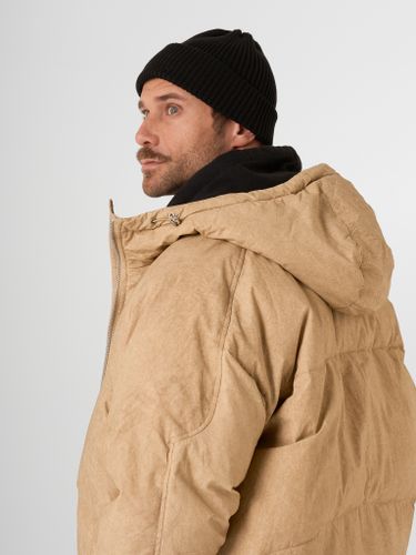 Бежевый объемный пуховик QWE