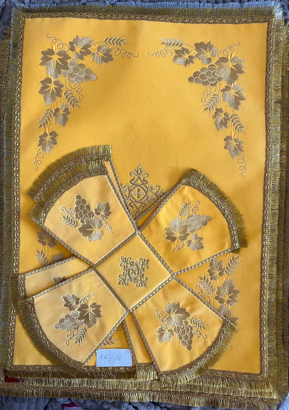 Бархатные покровцы с вышивкой жёлтые