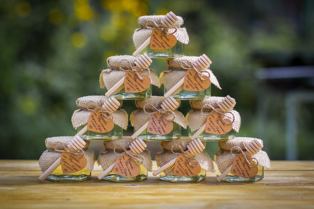 Бонбоньерка с медом на свадьбу с мешковиной, бечевкой и веретеном, 140 грамм