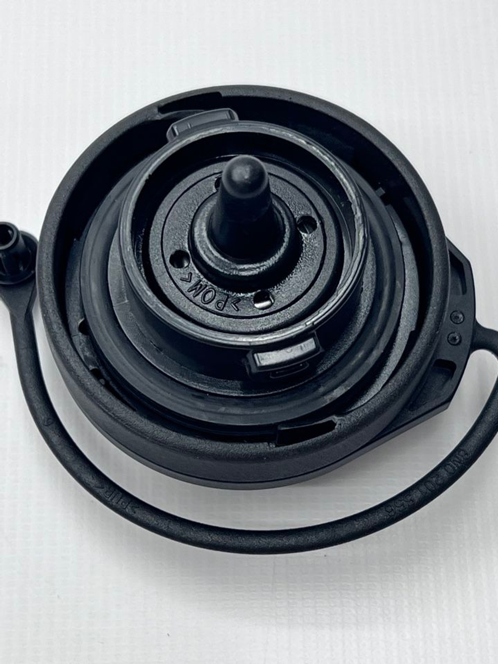 Крышка топливного бака Фолькчваген Тигуан, Шкода Кадиак. 5WA201553. Оригинал.