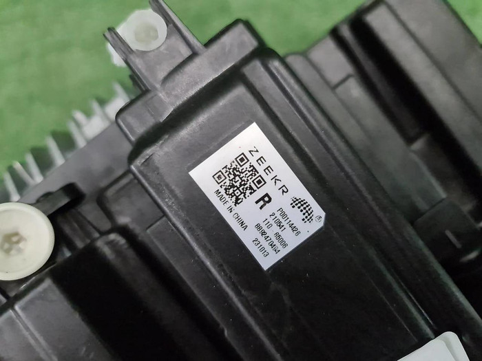 Фара правая Zeekr 001 (2021-н.в.) LED