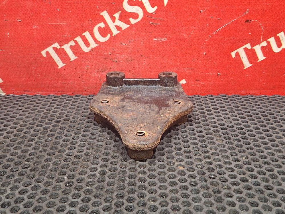 Кронштейн корпуса подножек