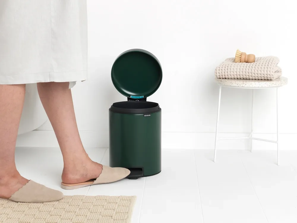 Brabantia Контейнер для мусора NewIcon 5л зеленый 304026