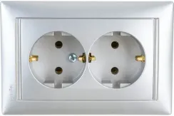Розетка Legrand Valena с заземлением двойная алюминий 16165