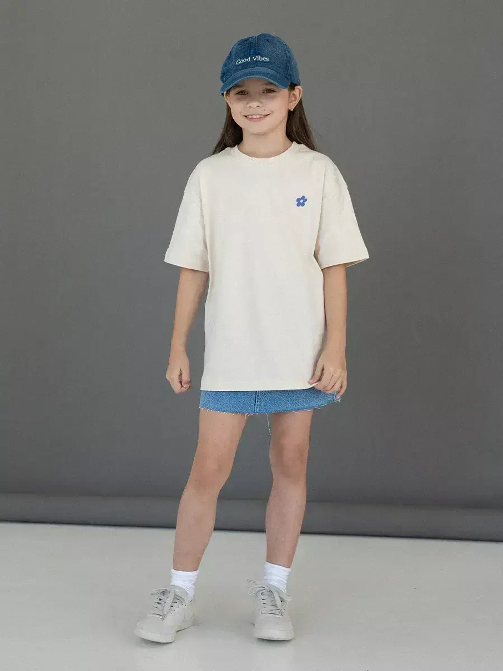 Бежевая футболка для девочки трикотажная